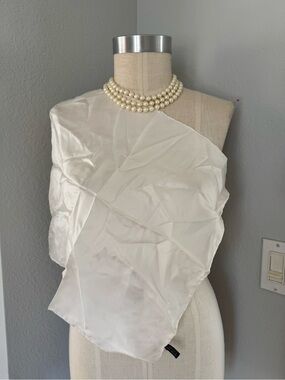 100% Silk Cream Handrollled Edges 17” Square